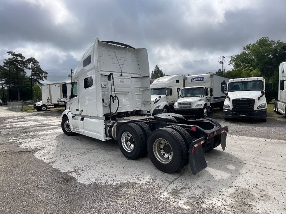 Sleeper Tractor-Heavy Duty Tractors-Volvo-2021-VNL64760-Mebane-NC-429,227\n\t\tmiles-$ 74,500 - Image 5