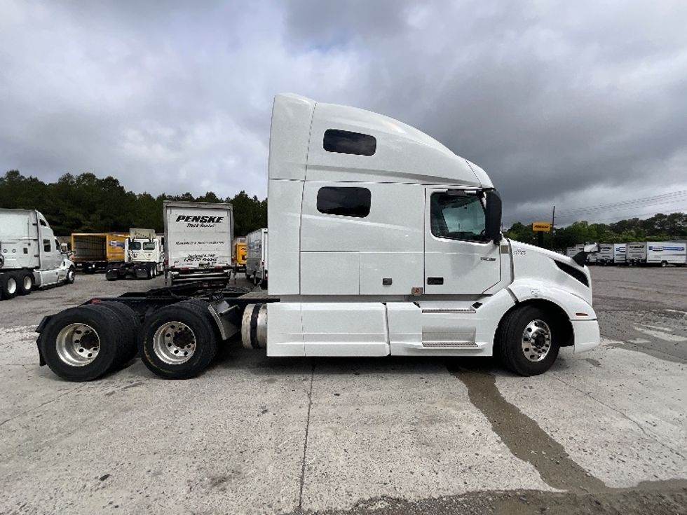 Sleeper Tractor-Heavy Duty Tractors-Volvo-2021-VNL64760-Mebane-NC-429,227\n\t\tmiles-$ 74,500 - Image 8