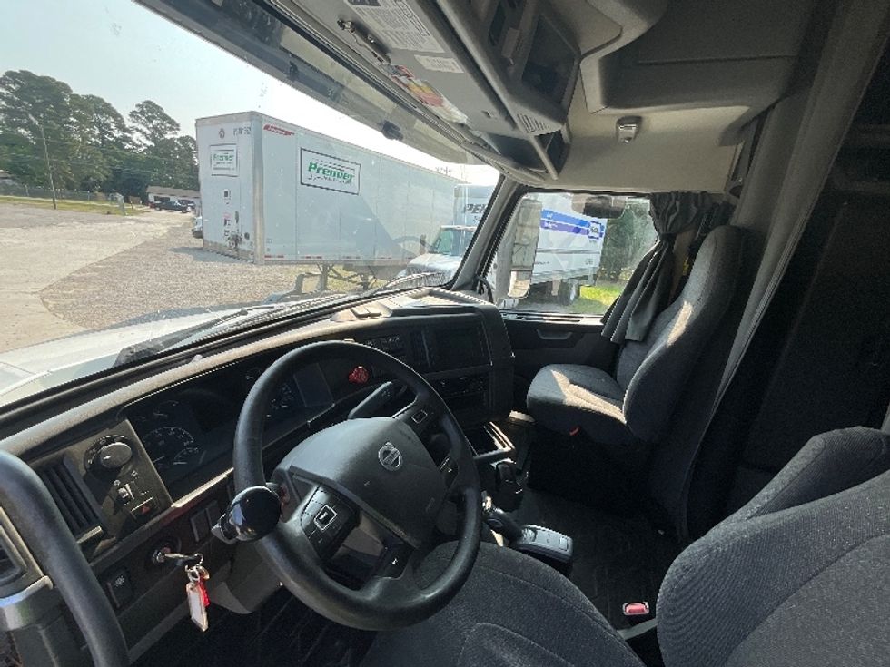 Sleeper Tractor-Heavy Duty Tractors-Volvo-2021-VNL64760-Mebane-NC-506,442\n\t\tmiles-$ 61,250 - Image 10