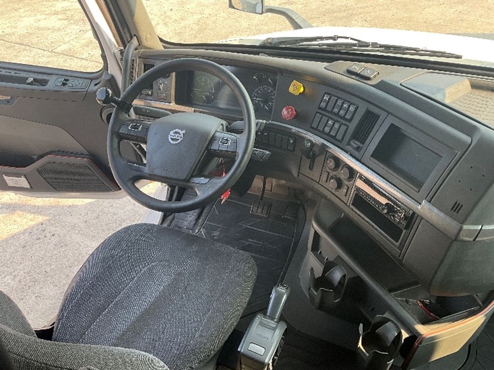 Sleeper Tractor-Heavy Duty Tractors-Volvo-2021-VNL64760-Mebane-NC-506,442\n\t\tmiles-$ 61,250 - Image 11