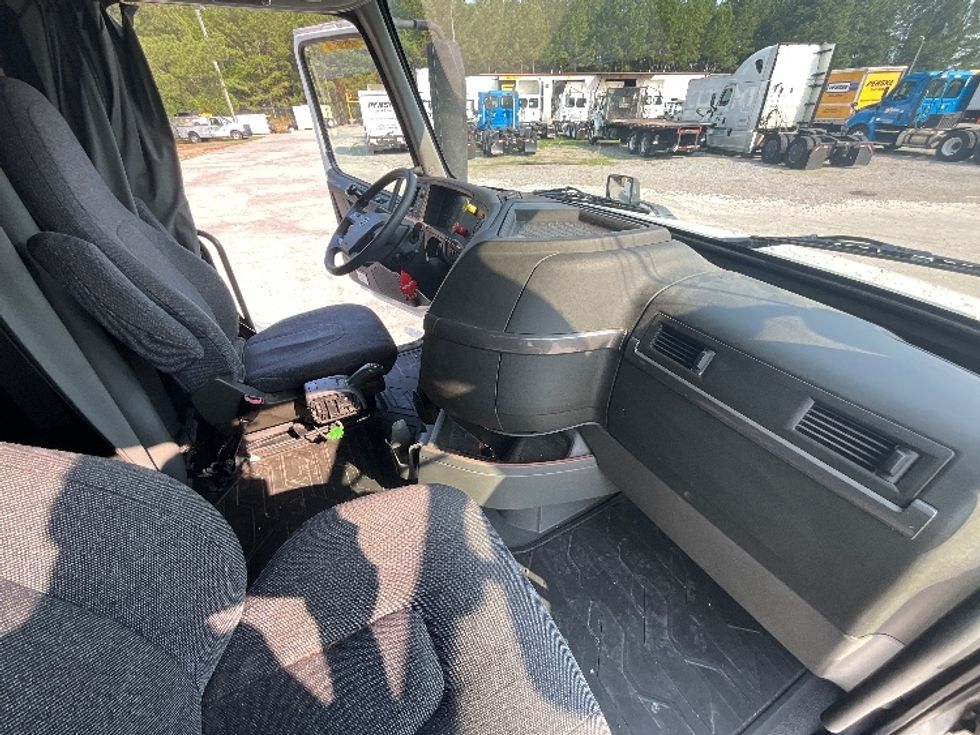 Sleeper Tractor-Heavy Duty Tractors-Volvo-2021-VNL64760-Mebane-NC-506,442\n\t\tmiles-$ 61,250 - Image 15