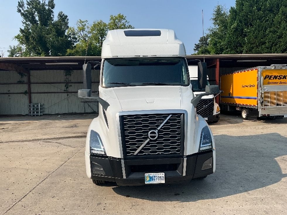 Sleeper Tractor-Heavy Duty Tractors-Volvo-2021-VNL64760-Mebane-NC-506,442\n\t\tmiles-$ 61,250 - Image 2