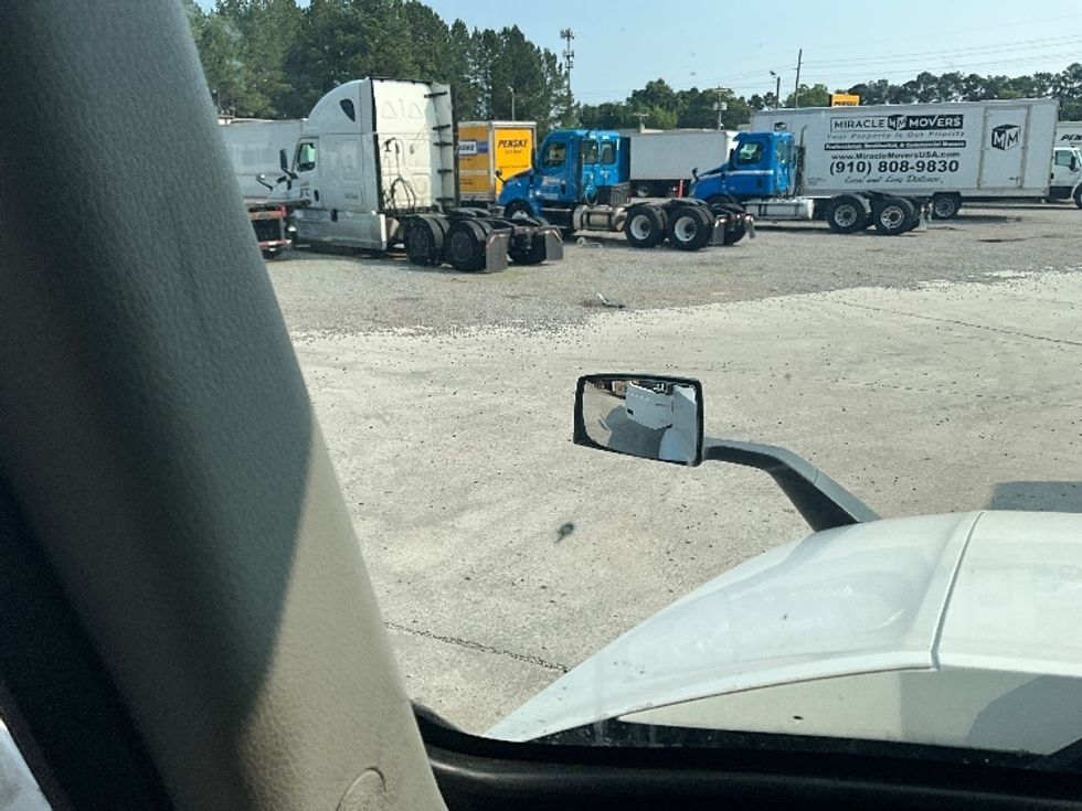 Sleeper Tractor-Heavy Duty Tractors-Volvo-2021-VNL64760-Mebane-NC-506,442\n\t\tmiles-$ 61,250 - Image 22