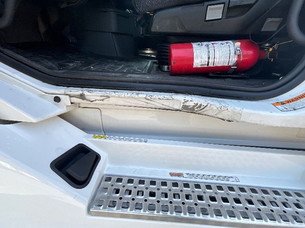 Sleeper Tractor-Heavy Duty Tractors-Volvo-2021-VNL64760-Mebane-NC-506,442\n\t\tmiles-$ 61,250 - Image 23