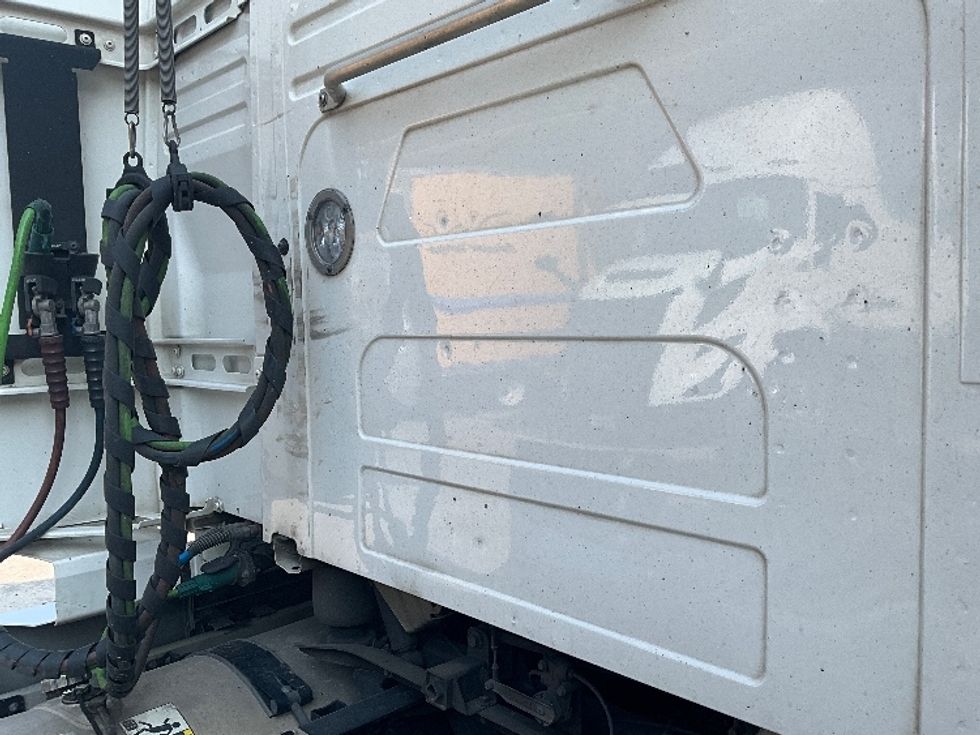 Sleeper Tractor-Heavy Duty Tractors-Volvo-2021-VNL64760-Mebane-NC-506,442\n\t\tmiles-$ 61,250 - Image 26