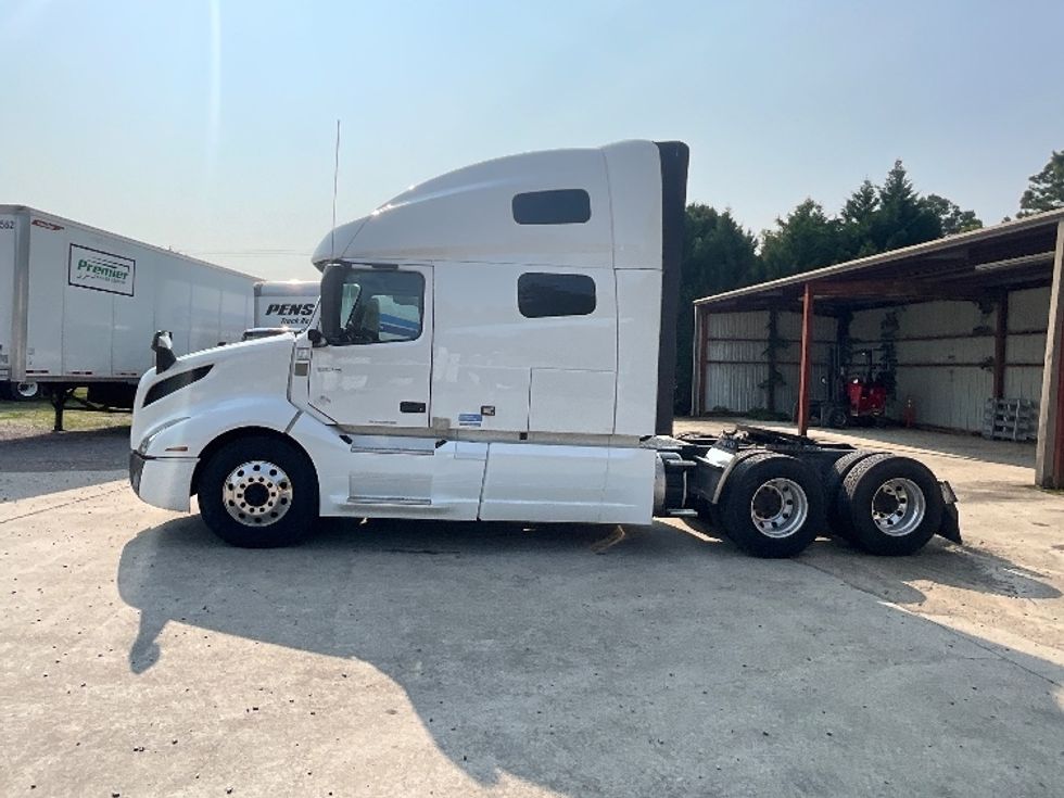 Sleeper Tractor-Heavy Duty Tractors-Volvo-2021-VNL64760-Mebane-NC-506,442\n\t\tmiles-$ 61,250 - Image 4