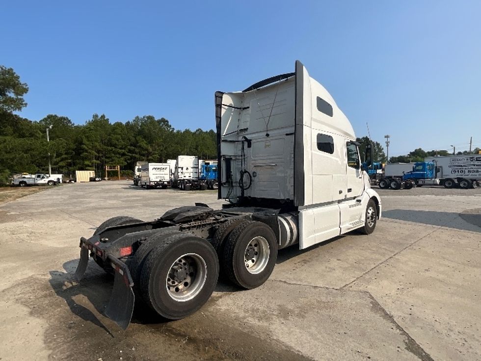 Sleeper Tractor-Heavy Duty Tractors-Volvo-2021-VNL64760-Mebane-NC-506,442\n\t\tmiles-$ 61,250 - Image 7