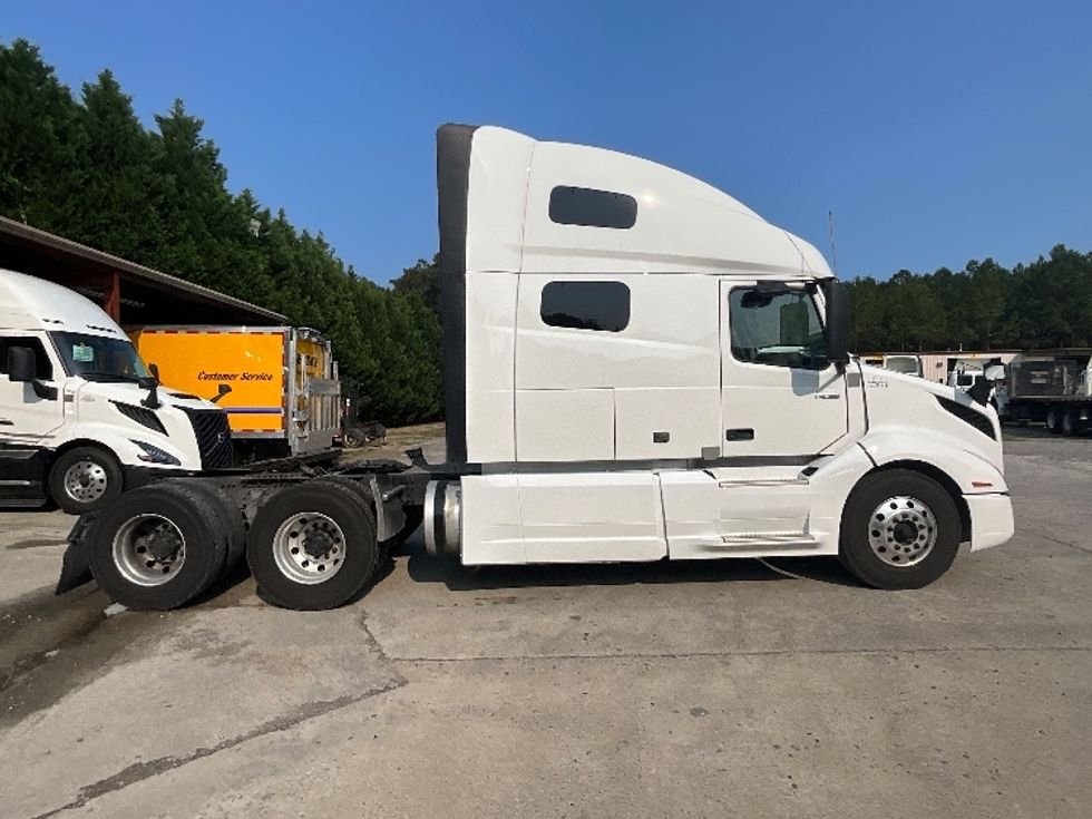 Sleeper Tractor-Heavy Duty Tractors-Volvo-2021-VNL64760-Mebane-NC-506,442\n\t\tmiles-$ 61,250 - Image 8