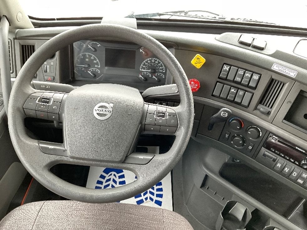 Sleeper Tractor-Heavy Duty Tractors-Volvo-2021-VNL64760-Memphis-TN-436,110\n\t\tmiles-$ 75,750 - Image 11
