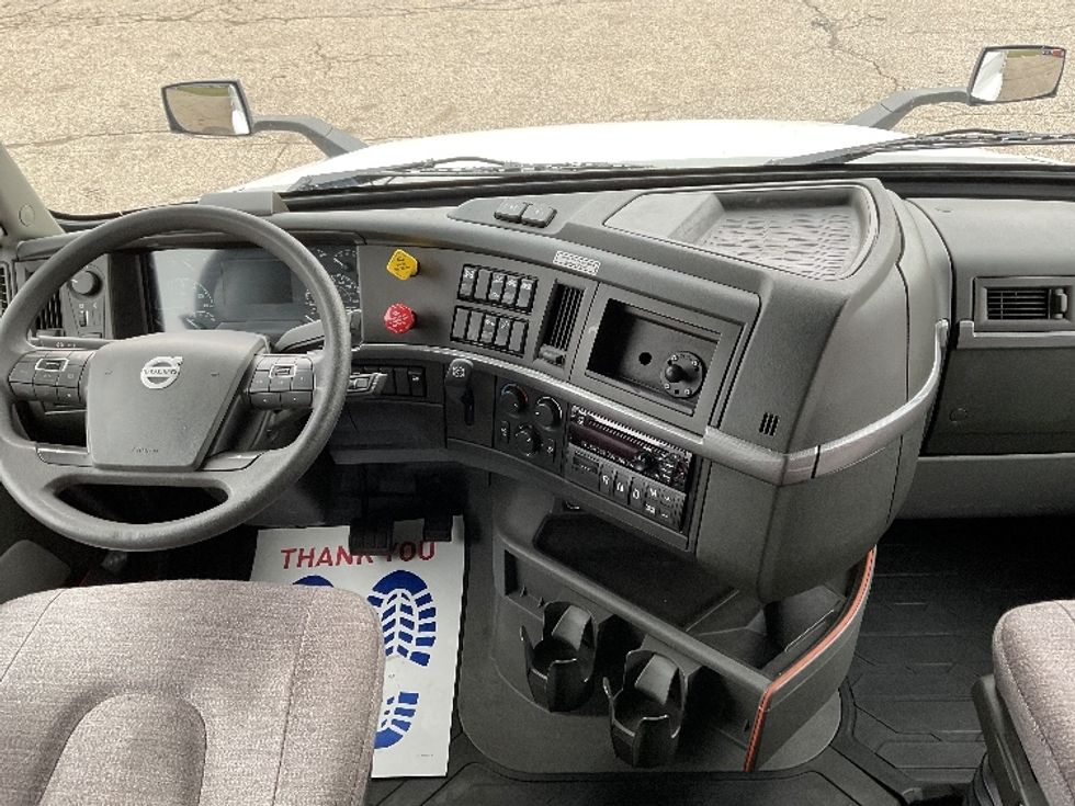 Sleeper Tractor-Heavy Duty Tractors-Volvo-2021-VNL64760-Memphis-TN-436,110\n\t\tmiles-$ 75,750 - Image 12