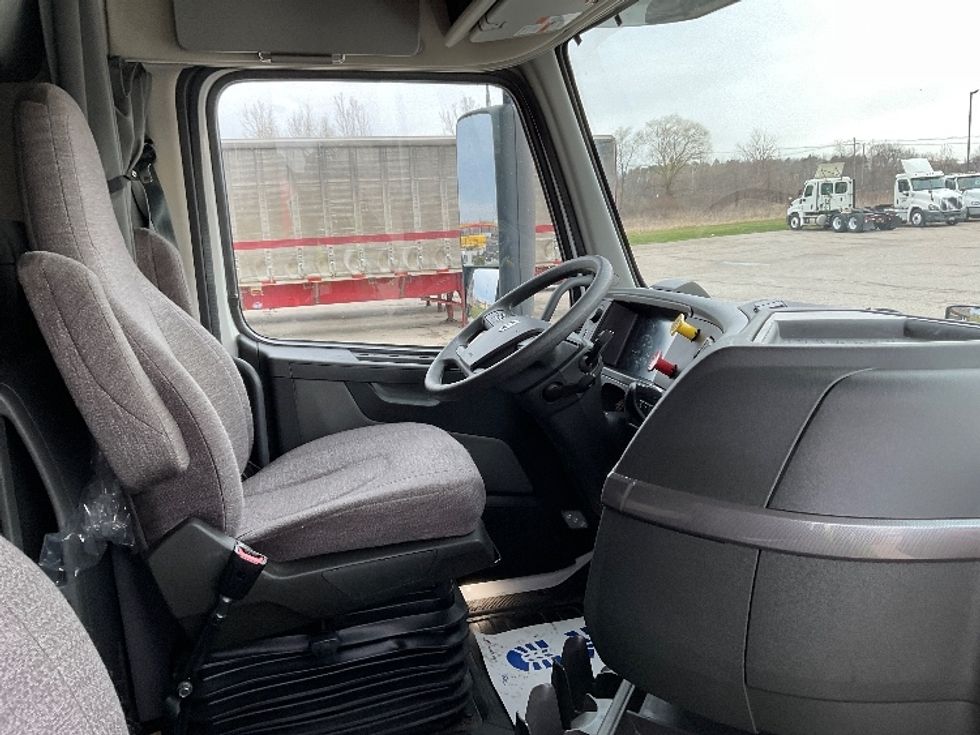 Sleeper Tractor-Heavy Duty Tractors-Volvo-2021-VNL64760-Memphis-TN-436,110\n\t\tmiles-$ 75,750 - Image 15