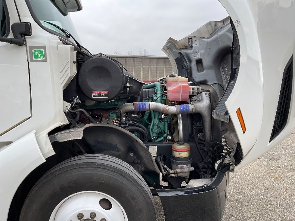 Sleeper Tractor-Heavy Duty Tractors-Volvo-2021-VNL64760-Memphis-TN-436,110\n\t\tmiles-$ 75,750 - Image 20