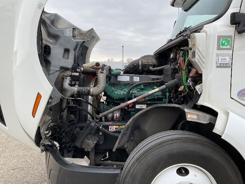 Sleeper Tractor-Heavy Duty Tractors-Volvo-2021-VNL64760-Memphis-TN-436,110\n\t\tmiles-$ 75,750 - Image 21