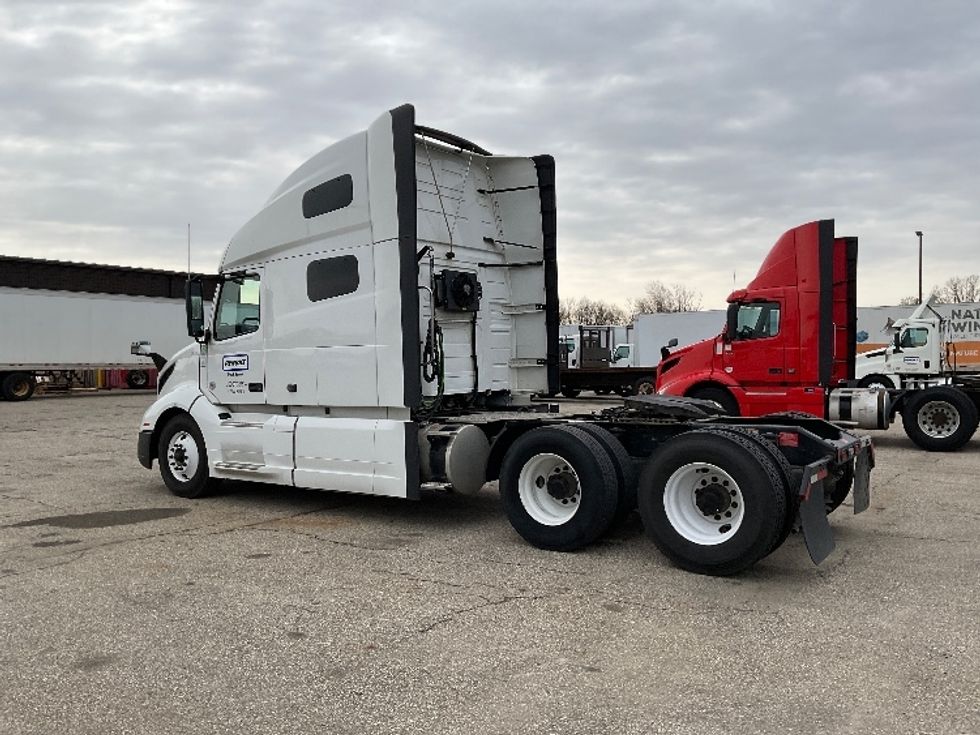 Sleeper Tractor-Heavy Duty Tractors-Volvo-2021-VNL64760-Memphis-TN-436,110\n\t\tmiles-$ 75,750 - Image 5