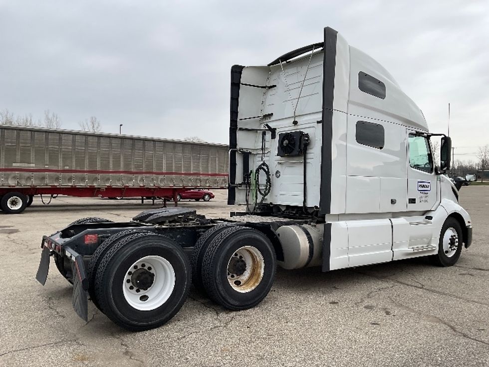Sleeper Tractor-Heavy Duty Tractors-Volvo-2021-VNL64760-Memphis-TN-436,110\n\t\tmiles-$ 75,750 - Image 7
