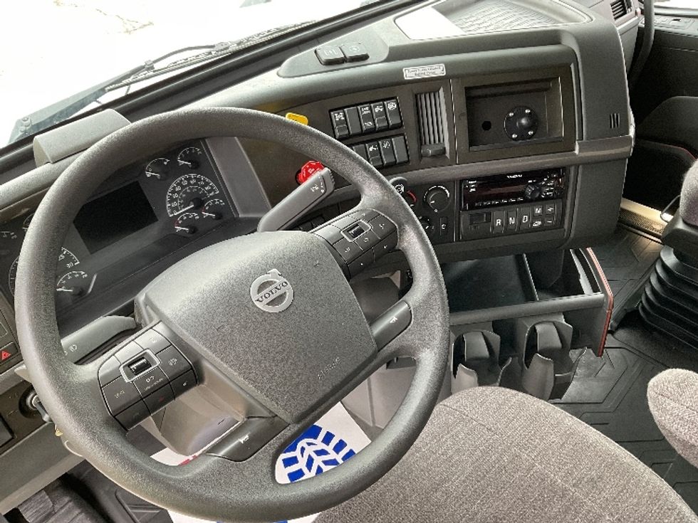 Sleeper Tractor-Heavy Duty Tractors-Volvo-2021-VNL64760-Memphis-TN-436,110\n\t\tmiles-$ 75,750 - Image 8