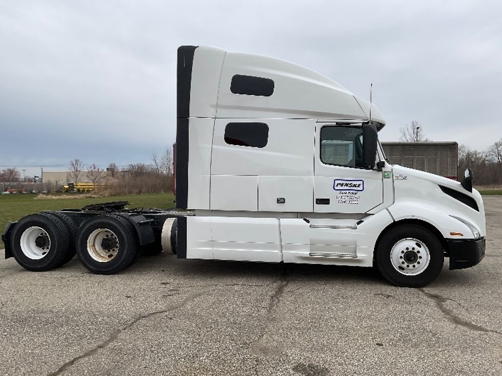 Sleeper Tractor-Heavy Duty Tractors-Volvo-2021-VNL64760-Memphis-TN-436,110\n\t\tmiles-$ 75,750 - Image 9