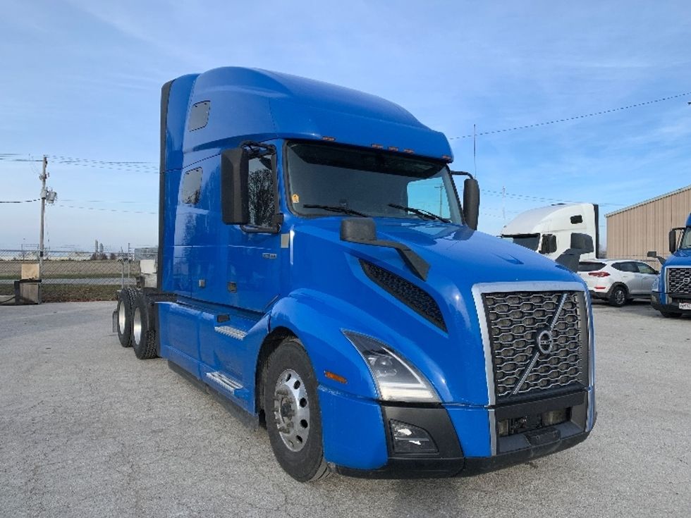 Sleeper Tractor-Heavy Duty Tractors-Volvo-2021-VNL64760-Moberly-MO-621,999\n\t\tmiles-$ 56,250 - Image 1