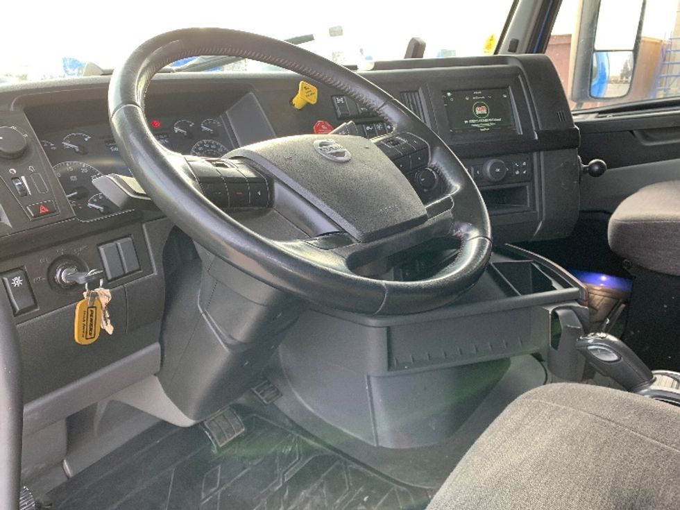 Sleeper Tractor-Heavy Duty Tractors-Volvo-2021-VNL64760-Moberly-MO-621,999\n\t\tmiles-$ 56,250 - Image 10