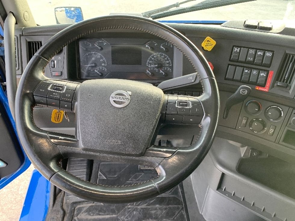 Sleeper Tractor-Heavy Duty Tractors-Volvo-2021-VNL64760-Moberly-MO-621,999\n\t\tmiles-$ 56,250 - Image 11