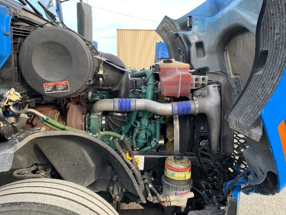 Sleeper Tractor-Heavy Duty Tractors-Volvo-2021-VNL64760-Moberly-MO-621,999\n\t\tmiles-$ 56,250 - Image 20