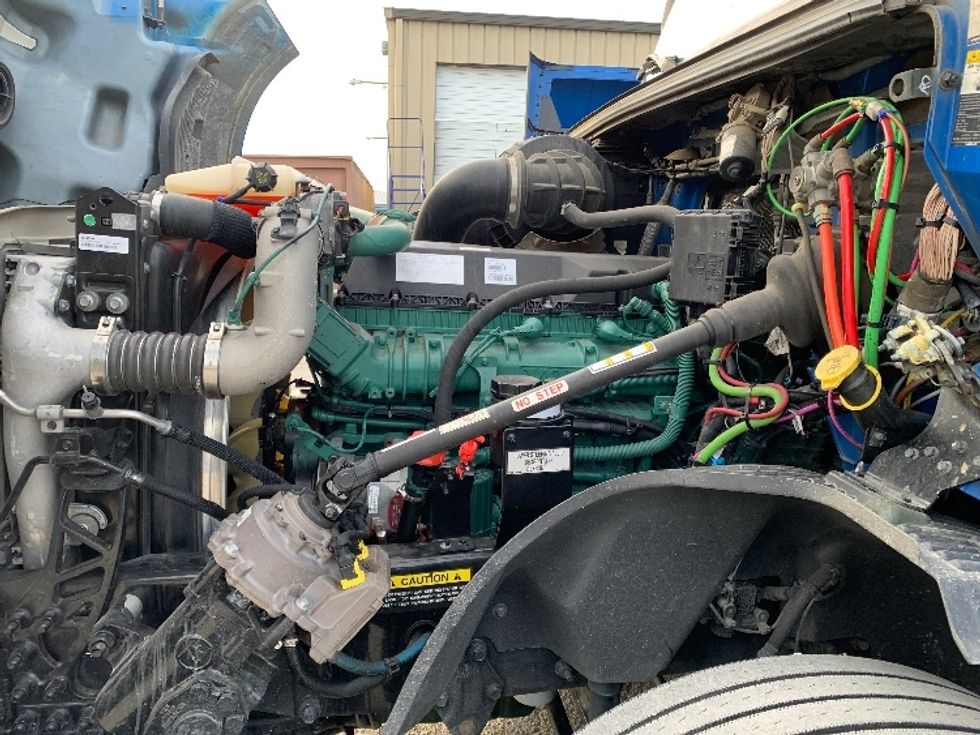 Sleeper Tractor-Heavy Duty Tractors-Volvo-2021-VNL64760-Moberly-MO-621,999\n\t\tmiles-$ 56,250 - Image 21