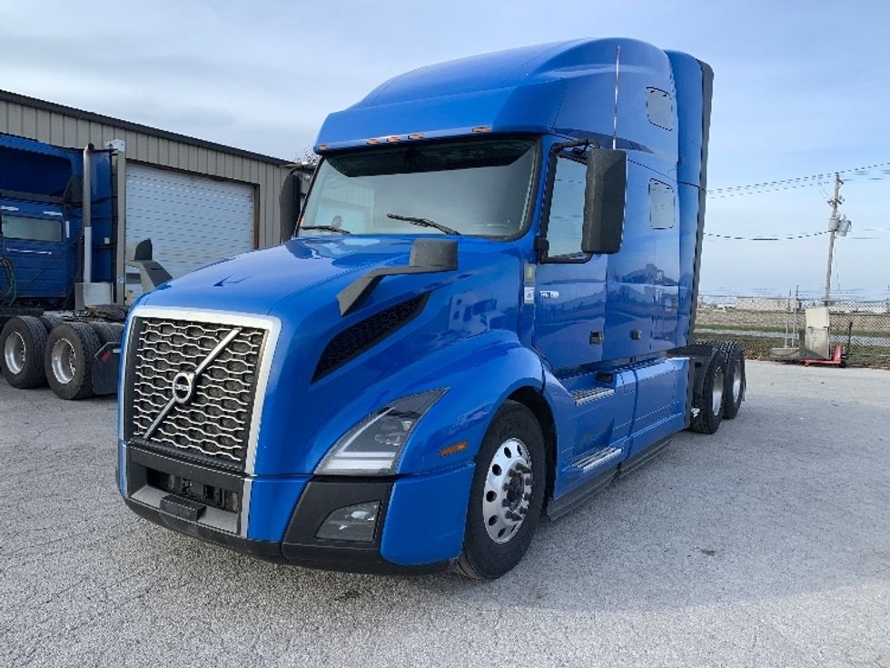 Sleeper Tractor-Heavy Duty Tractors-Volvo-2021-VNL64760-Moberly-MO-621,999\n\t\tmiles-$ 56,250 - Image 3