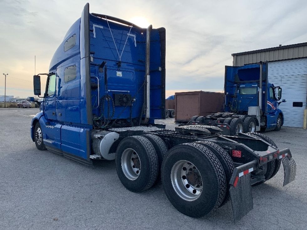 Sleeper Tractor-Heavy Duty Tractors-Volvo-2021-VNL64760-Moberly-MO-621,999\n\t\tmiles-$ 56,250 - Image 5