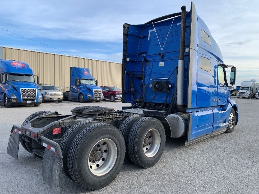 Sleeper Tractor-Heavy Duty Tractors-Volvo-2021-VNL64760-Moberly-MO-621,999\n\t\tmiles-$ 56,250 - Image 7