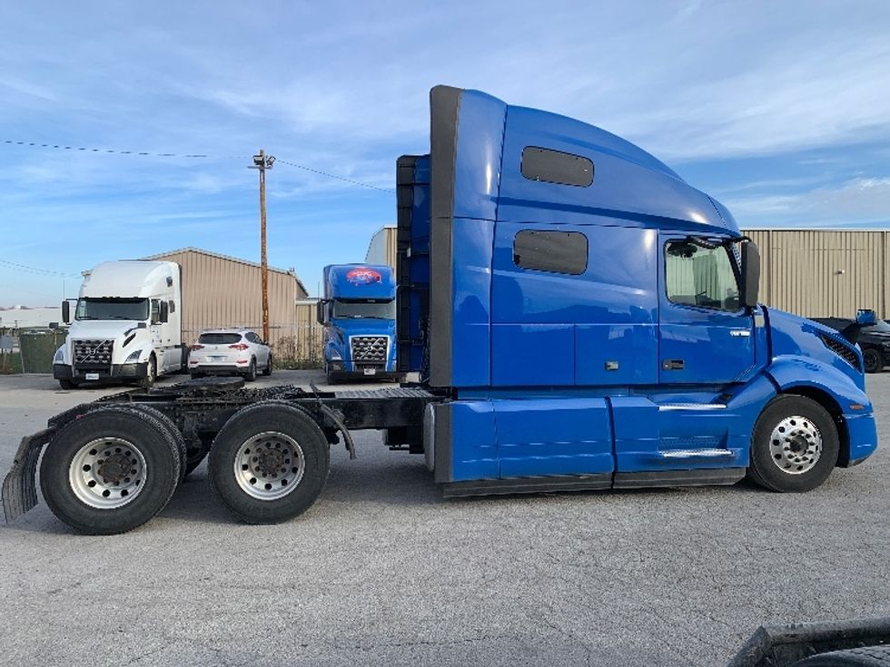 Sleeper Tractor-Heavy Duty Tractors-Volvo-2021-VNL64760-Moberly-MO-621,999\n\t\tmiles-$ 56,250 - Image 8