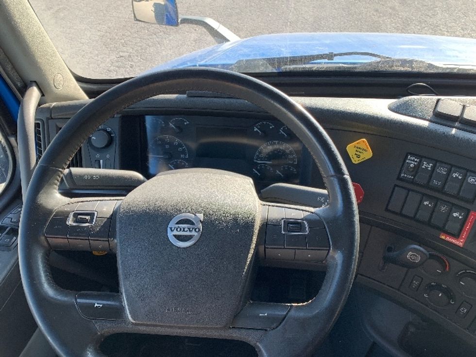 Sleeper Tractor-Heavy Duty Tractors-Volvo-2021-VNL64760-Moberly-MO-686,329\n\t\tmiles-$ 49,750 - Image 11