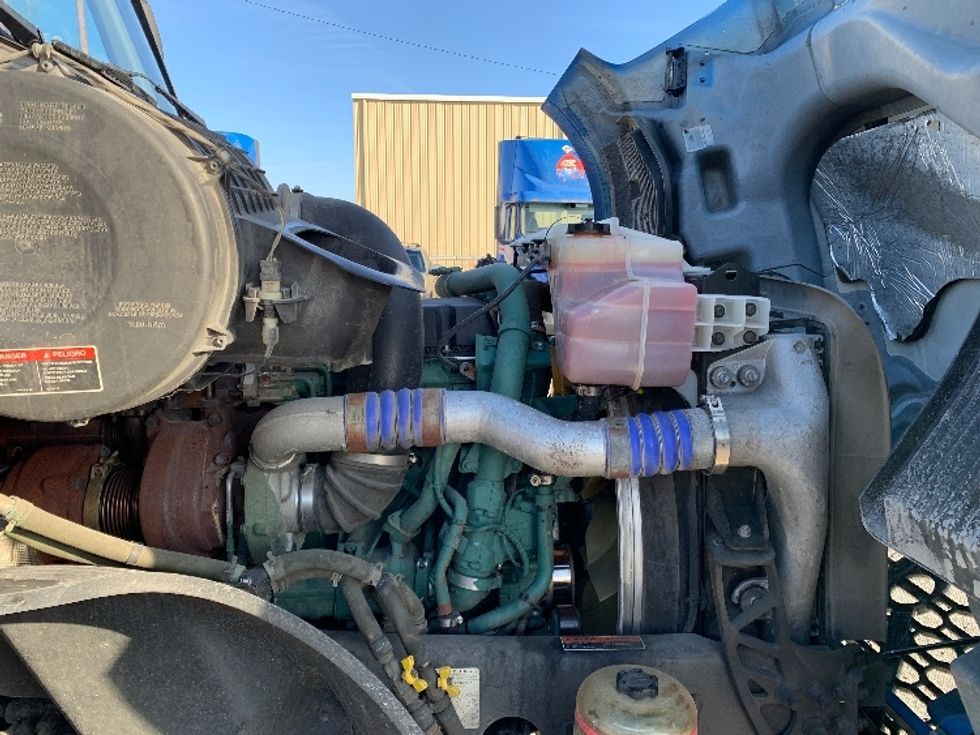 Sleeper Tractor-Heavy Duty Tractors-Volvo-2021-VNL64760-Moberly-MO-686,329\n\t\tmiles-$ 49,750 - Image 20