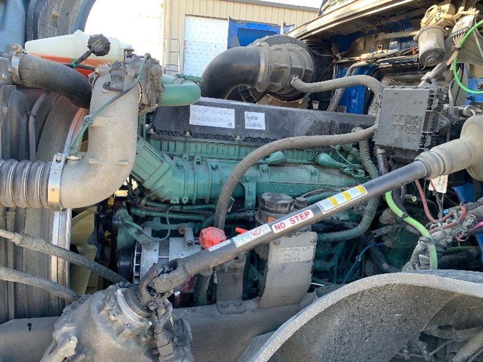 Sleeper Tractor-Heavy Duty Tractors-Volvo-2021-VNL64760-Moberly-MO-686,329\n\t\tmiles-$ 49,750 - Image 21