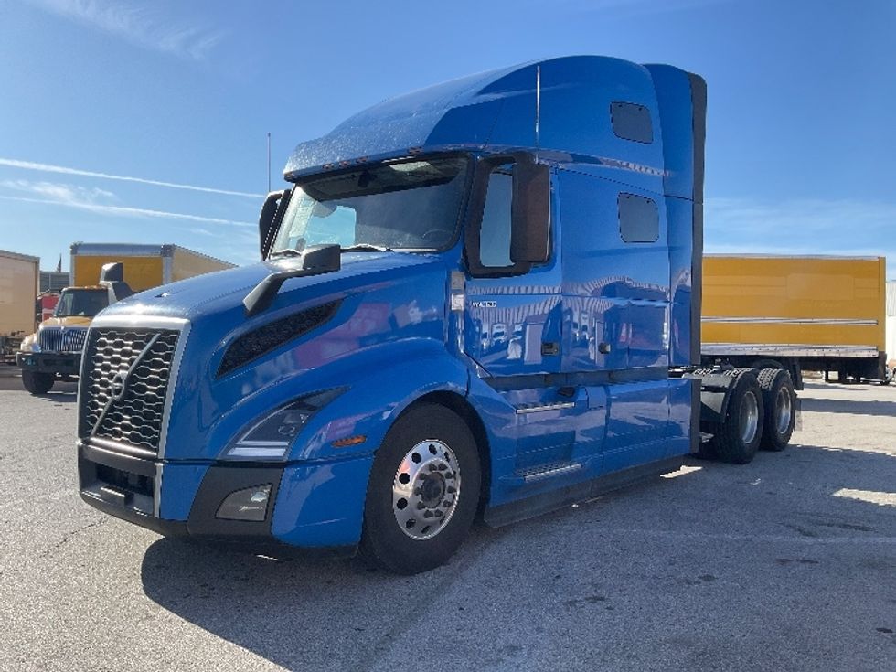 Sleeper Tractor-Heavy Duty Tractors-Volvo-2021-VNL64760-Moberly-MO-686,329\n\t\tmiles-$ 49,750 - Image 3