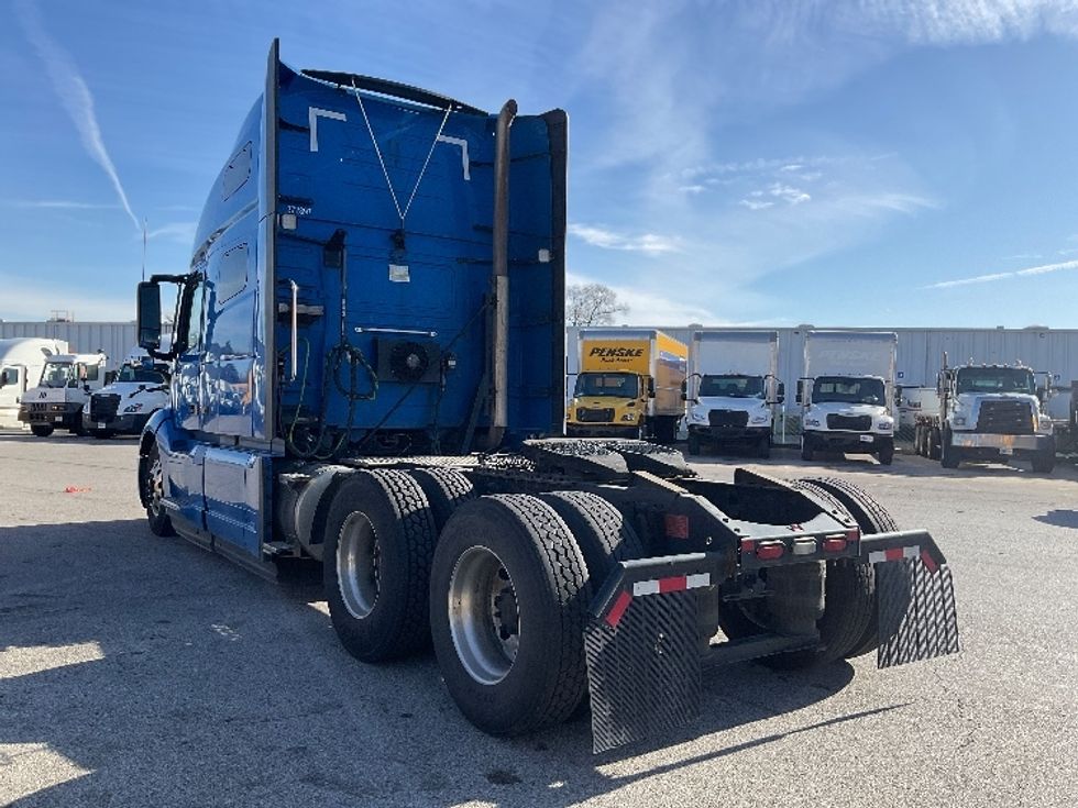 Sleeper Tractor-Heavy Duty Tractors-Volvo-2021-VNL64760-Moberly-MO-686,329\n\t\tmiles-$ 49,750 - Image 5