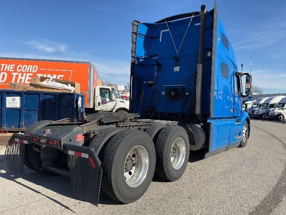 Sleeper Tractor-Heavy Duty Tractors-Volvo-2021-VNL64760-Moberly-MO-686,329\n\t\tmiles-$ 49,750 - Image 7