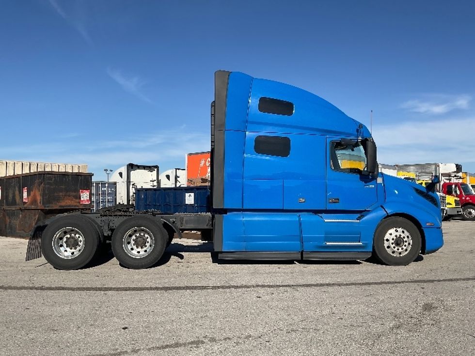 Sleeper Tractor-Heavy Duty Tractors-Volvo-2021-VNL64760-Moberly-MO-686,329\n\t\tmiles-$ 49,750 - Image 8