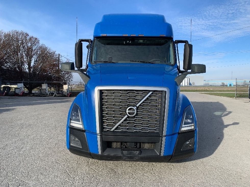 Sleeper Tractor-Heavy Duty Tractors-Volvo-2021-VNL64760-Moberly-MO-698,999\n\t\tmiles-$ 48,500 - Image 2