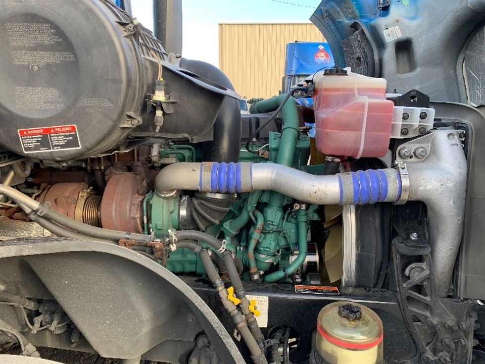 Sleeper Tractor-Heavy Duty Tractors-Volvo-2021-VNL64760-Moberly-MO-698,999\n\t\tmiles-$ 48,500 - Image 20