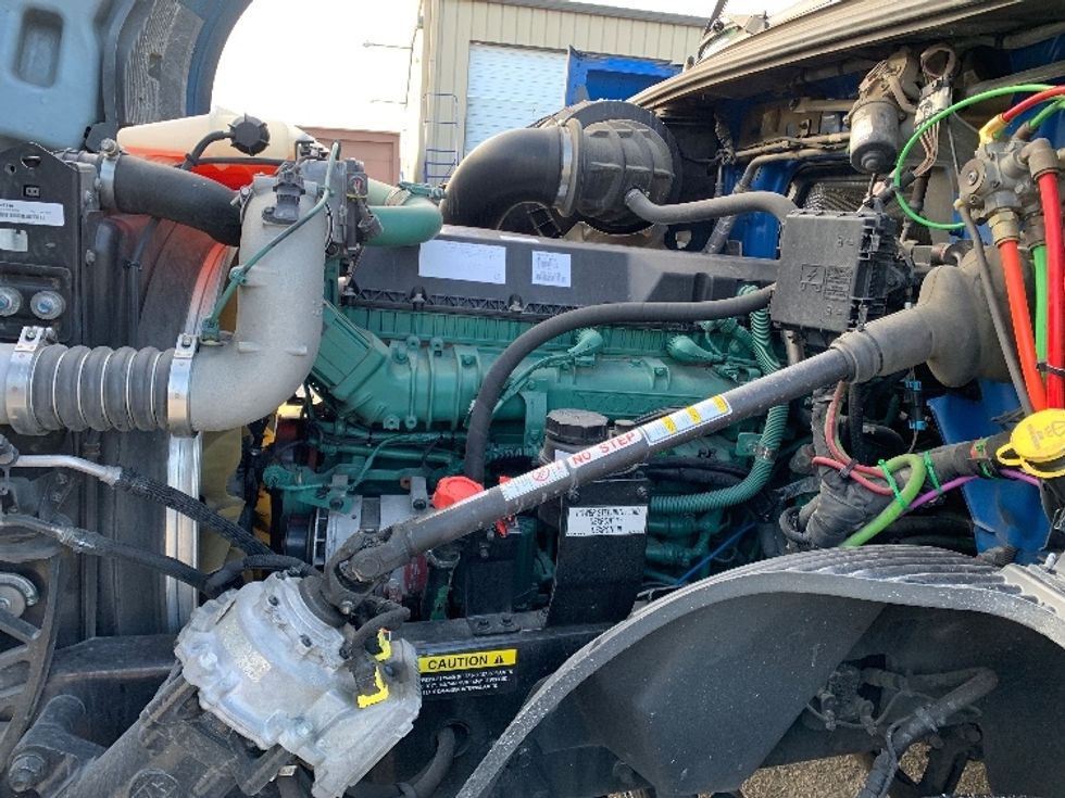 Sleeper Tractor-Heavy Duty Tractors-Volvo-2021-VNL64760-Moberly-MO-698,999\n\t\tmiles-$ 48,500 - Image 21