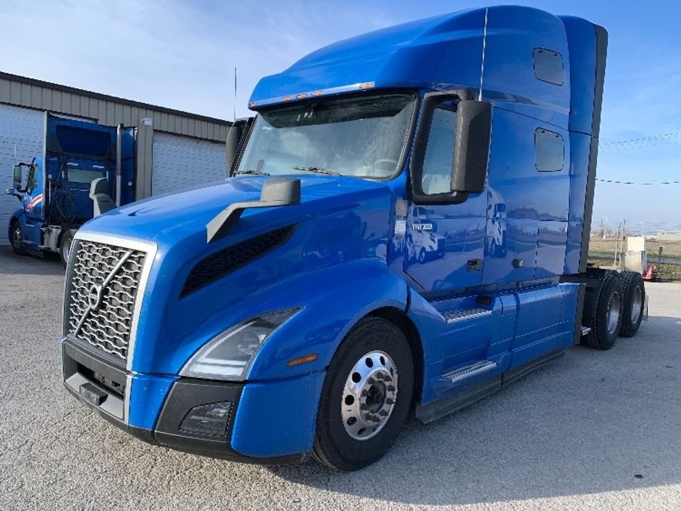 Sleeper Tractor-Heavy Duty Tractors-Volvo-2021-VNL64760-Moberly-MO-698,999\n\t\tmiles-$ 48,500 - Image 3