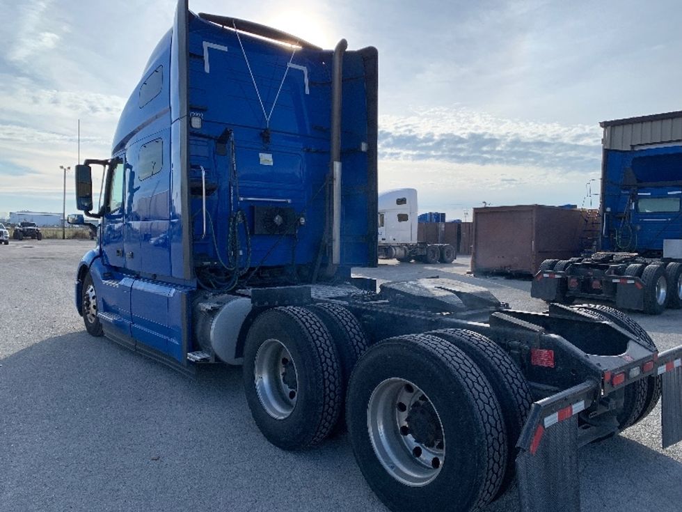 Sleeper Tractor-Heavy Duty Tractors-Volvo-2021-VNL64760-Moberly-MO-698,999\n\t\tmiles-$ 48,500 - Image 5