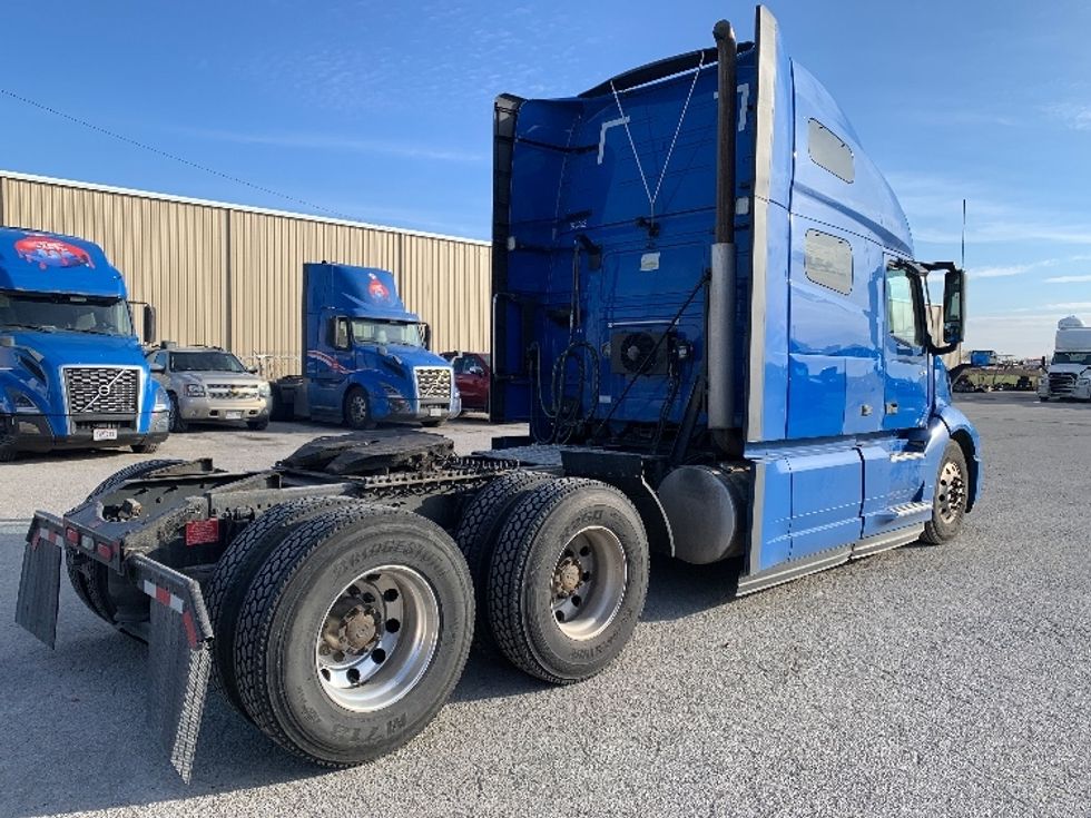 Sleeper Tractor-Heavy Duty Tractors-Volvo-2021-VNL64760-Moberly-MO-698,999\n\t\tmiles-$ 48,500 - Image 7