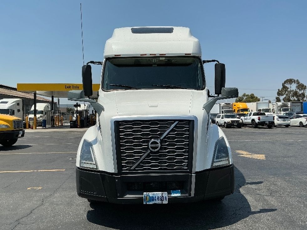 Sleeper Tractor-Heavy Duty Tractors-Volvo-2021-VNL64760-Montebello-CA-620,064\n\t\tmiles-$ 64,250 - Image 2