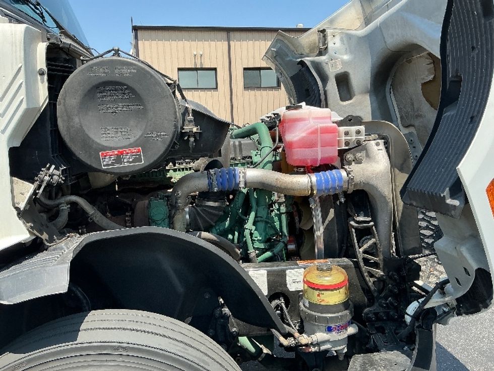 Sleeper Tractor-Heavy Duty Tractors-Volvo-2021-VNL64760-Montebello-CA-620,064\n\t\tmiles-$ 64,250 - Image 20
