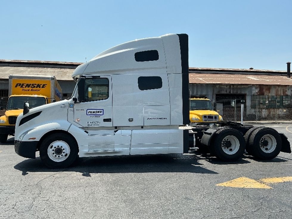 Sleeper Tractor-Heavy Duty Tractors-Volvo-2021-VNL64760-Montebello-CA-620,064\n\t\tmiles-$ 64,250 - Image 4