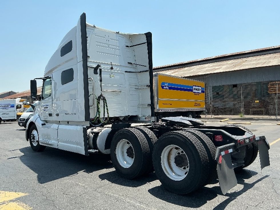 Sleeper Tractor-Heavy Duty Tractors-Volvo-2021-VNL64760-Montebello-CA-620,064\n\t\tmiles-$ 64,250 - Image 5