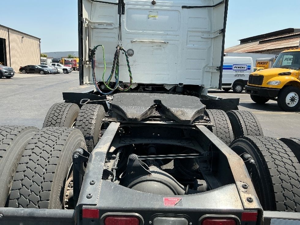 Sleeper Tractor-Heavy Duty Tractors-Volvo-2021-VNL64760-Montebello-CA-620,064\n\t\tmiles-$ 64,250 - Image 6