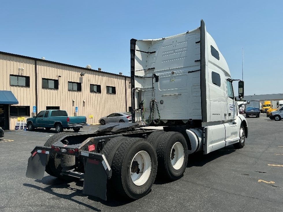 Sleeper Tractor-Heavy Duty Tractors-Volvo-2021-VNL64760-Montebello-CA-620,064\n\t\tmiles-$ 64,250 - Image 7