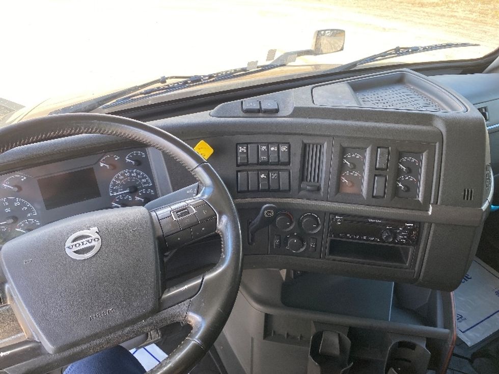 Sleeper Tractor-Heavy Duty Tractors-Volvo-2021-VNL64760-Morristown-TN-548,802\n\t\tmiles-$ 59,000 - Image 11